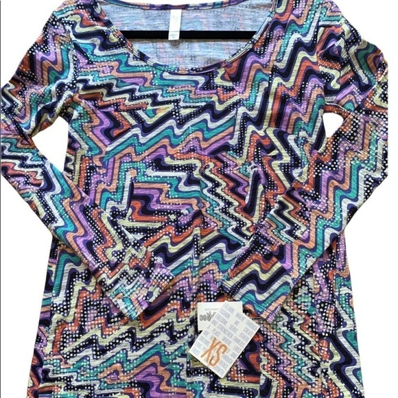 NWT LULAROE LYNNAE TOP - Picture 1 of 2